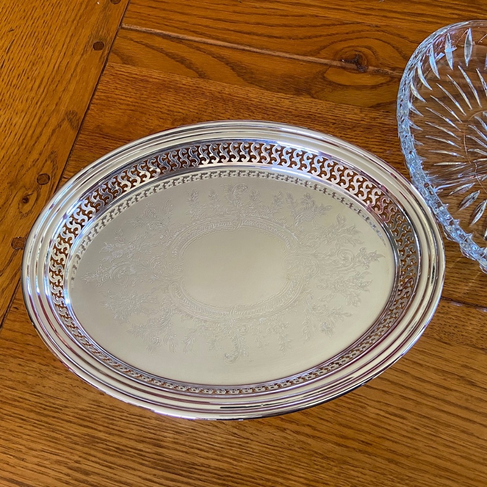 Oneida - Silver Glass Ridgewood Oval Gallery Tray - Picture 9 of 9